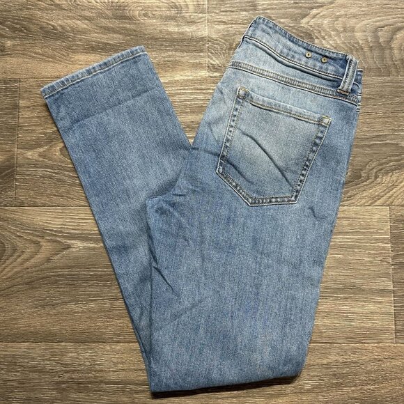 Cabi  Jeans SZ 6 Style 5309 High Rise Straight Jeans Ibiza Light Wash Stonewash - Picture 8 of 9